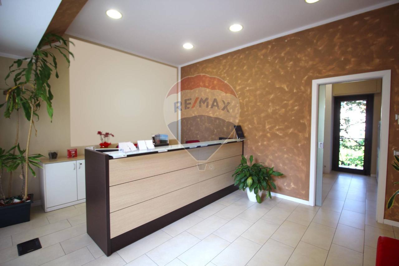 Negozio in Via Garibaldi 52, Ponte San Pietro - Foto 1