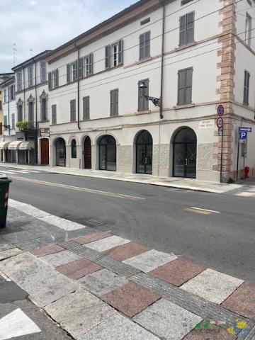 Shop in Strada Nino Bixio, Parma - Photo 1