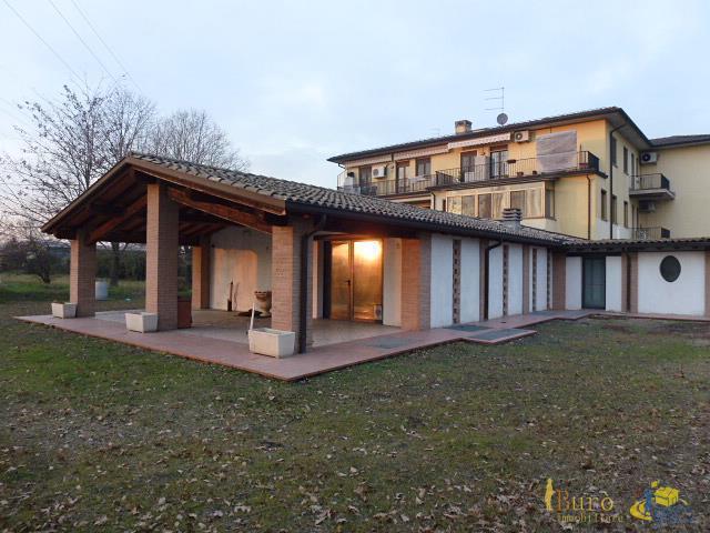 Palazzina commerciale in Strada Madonna dell'Aiuto  29, Parma, {3} - Foto 1