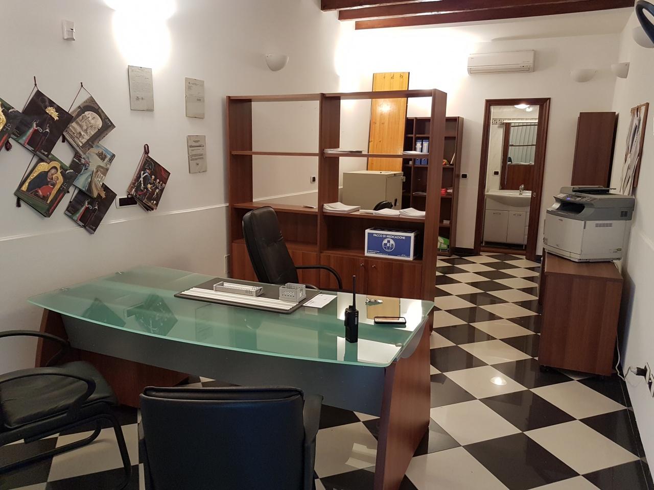 Locale commerciale in , Chiavari - Foto 1