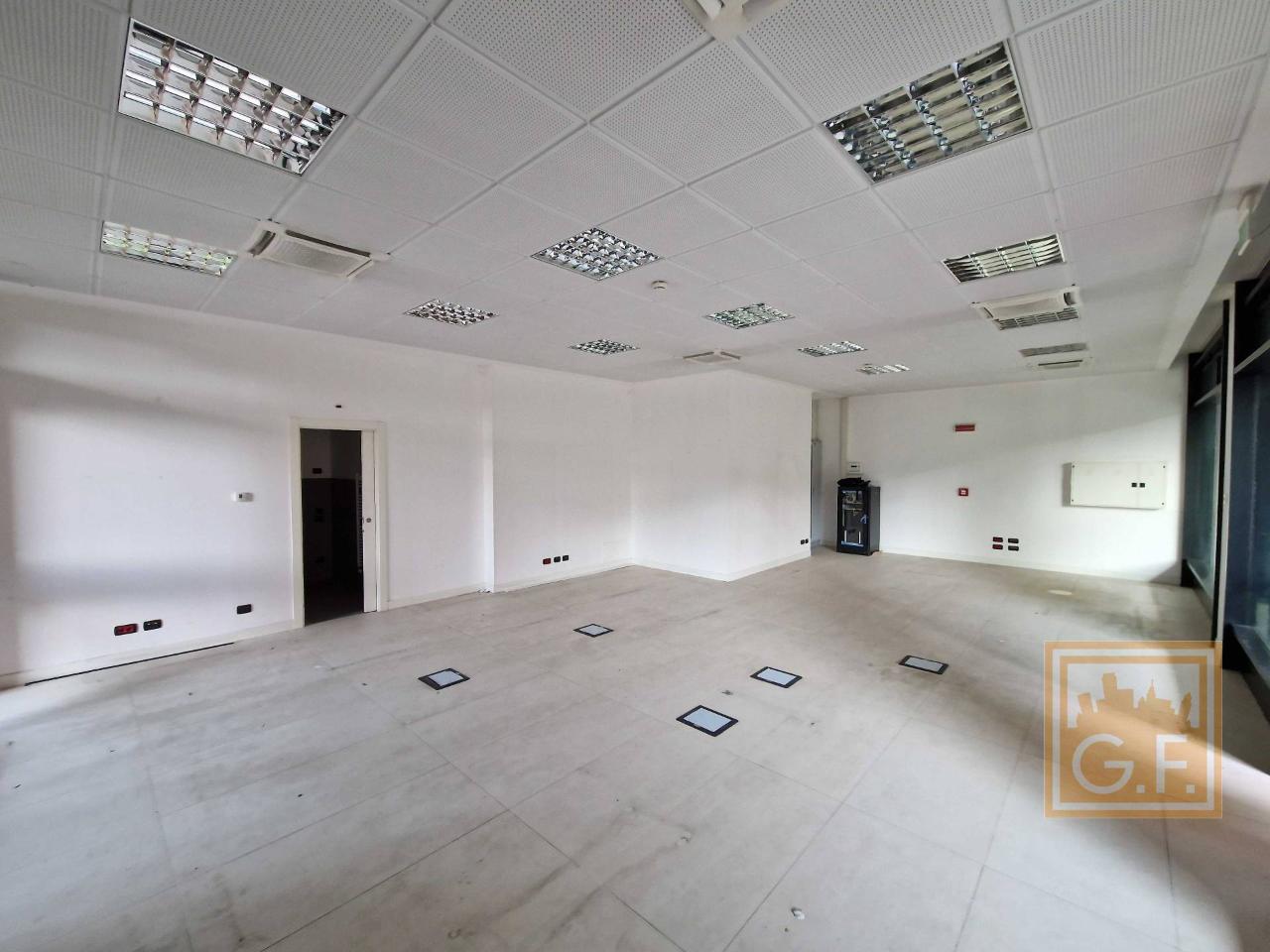 Ufficio in Piazza delle Istituzioni, Treviso, {3} - Foto 1