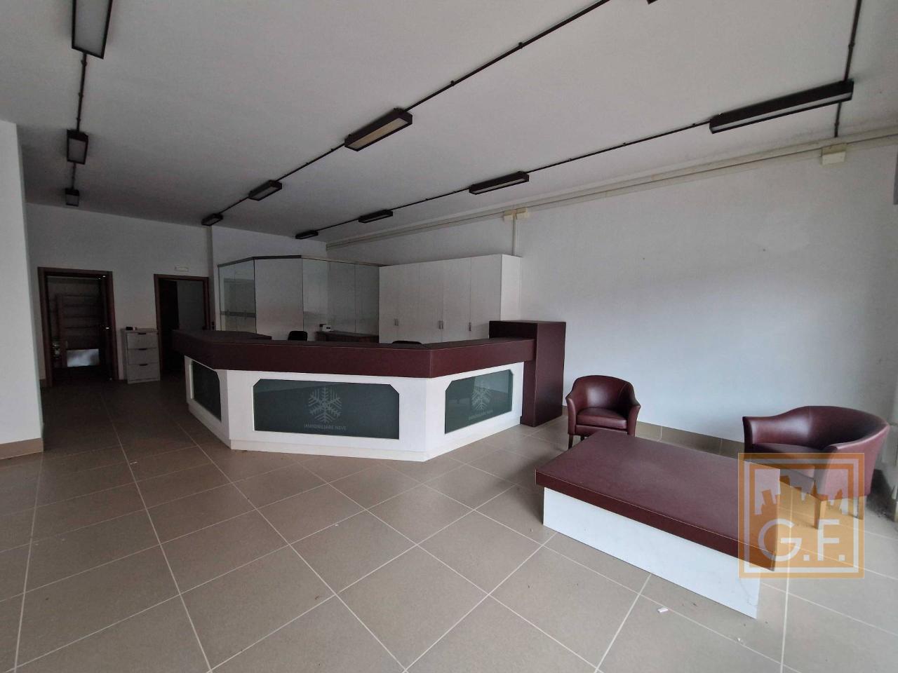 Negozio in Villaggio Giovanni Paolo II 45, Marostica, {3} - Foto 2