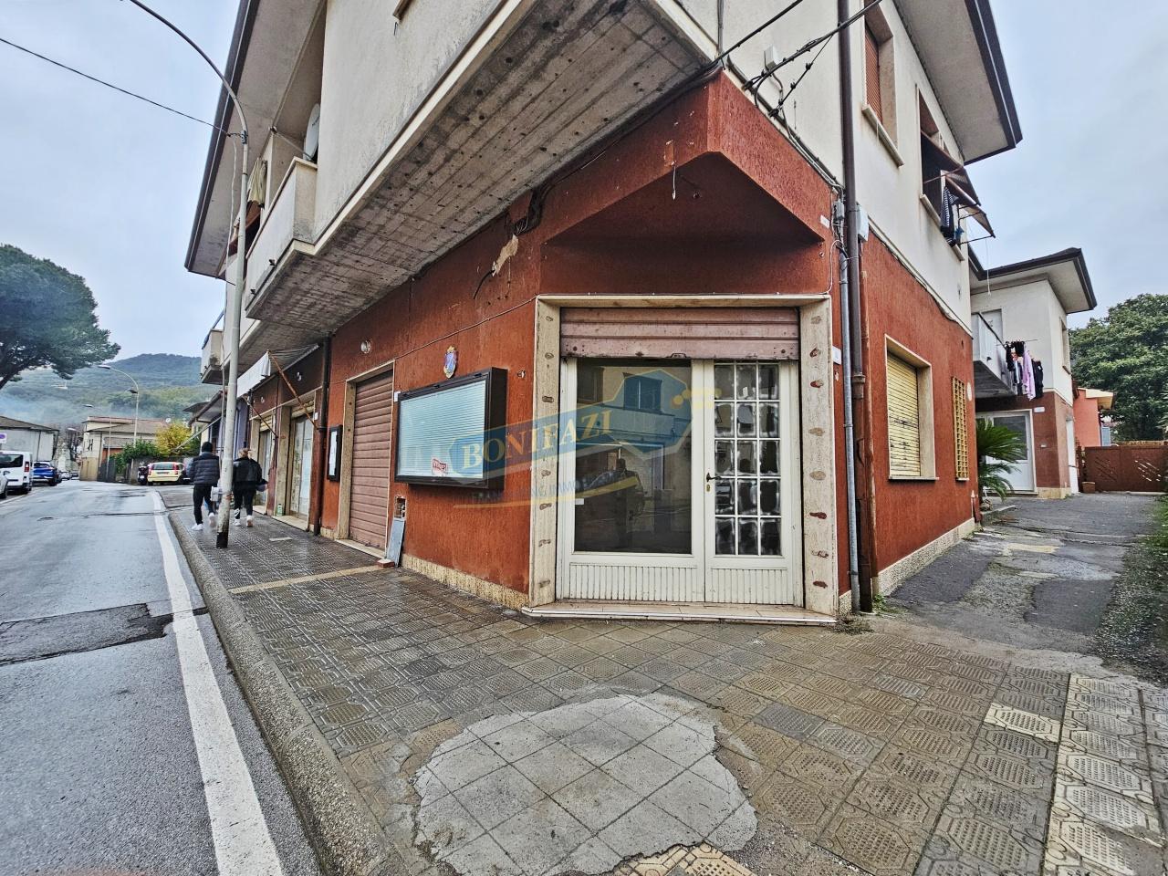 Palazzina commerciale in Via della Misericordia, Massarosa, {3} - Foto 1