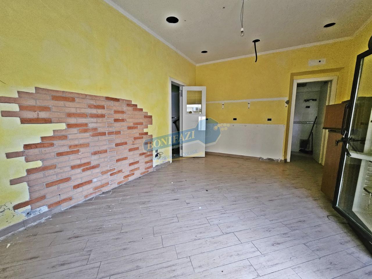 Palazzina commerciale in Via della Misericordia, Massarosa, {3} - Foto 2