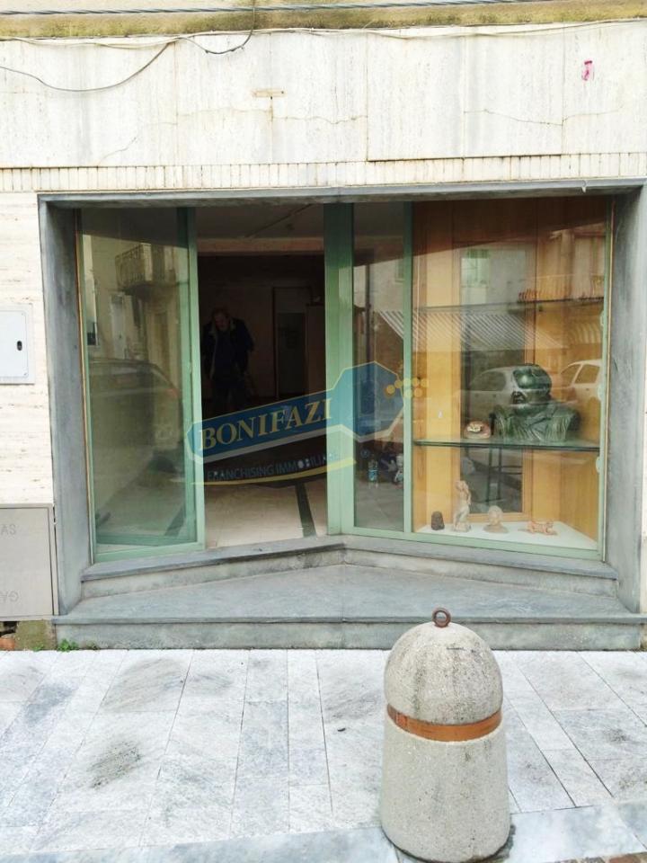Palazzina commerciale in Via Luigi Spada Cenami, Massarosa, {3} - Foto 1