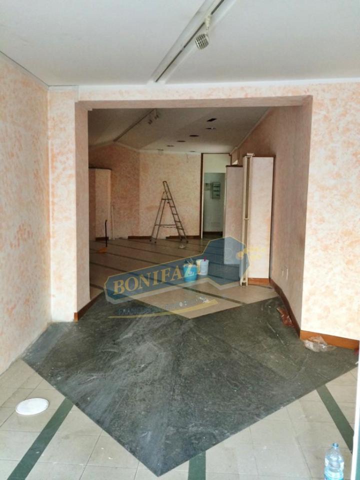 Palazzina commerciale in Via Luigi Spada Cenami, Massarosa, {3} - Foto 2