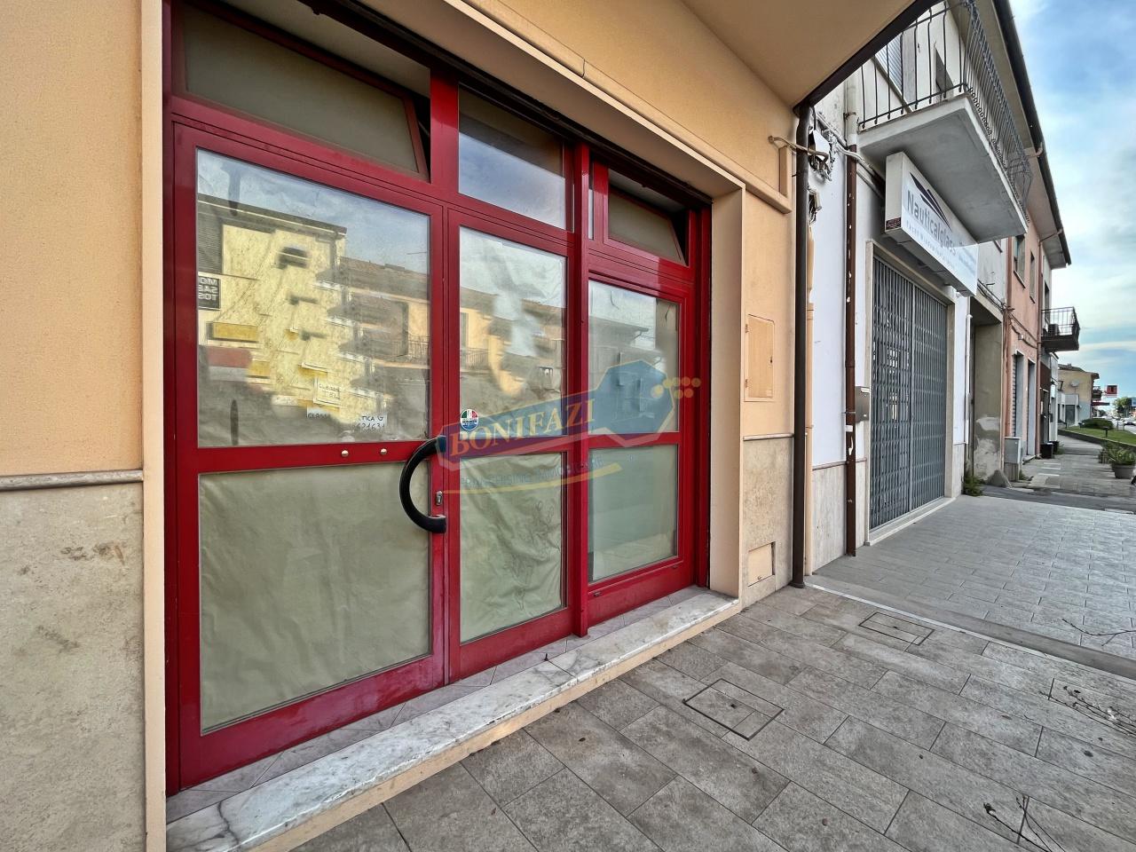 Palazzina commerciale in Via Aurelia Nord, Viareggio, {3} - Foto 2