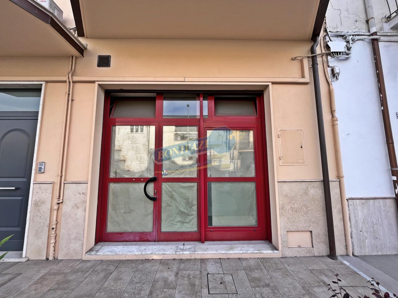 Palazzina commerciale in Via Aurelia Nord, Viareggio, {3} - Foto 1