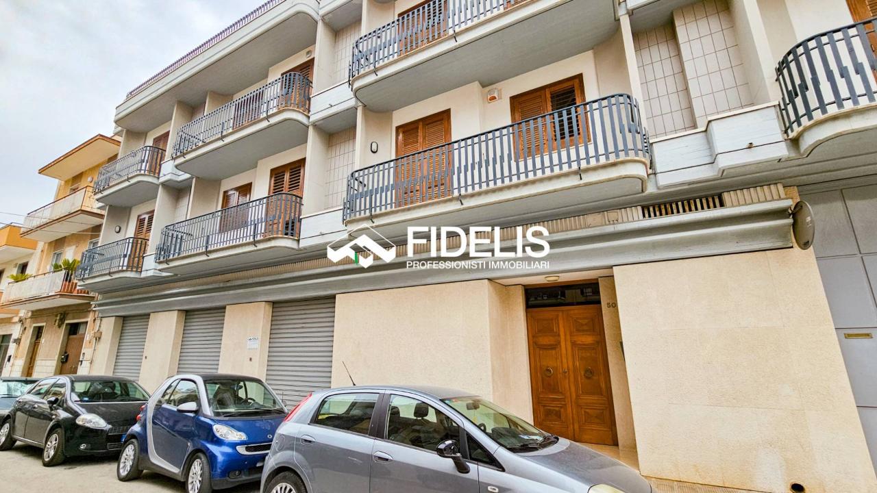 Magazzino in Via Carso 42, Andria, {3} - Foto 1
