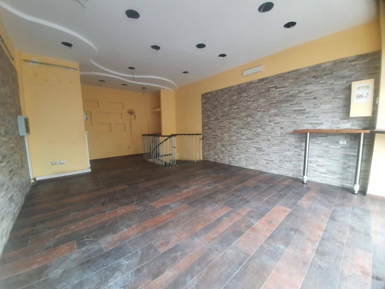 Negozio in Via Amico Aspertini 247, Roma, {3} - Foto 2