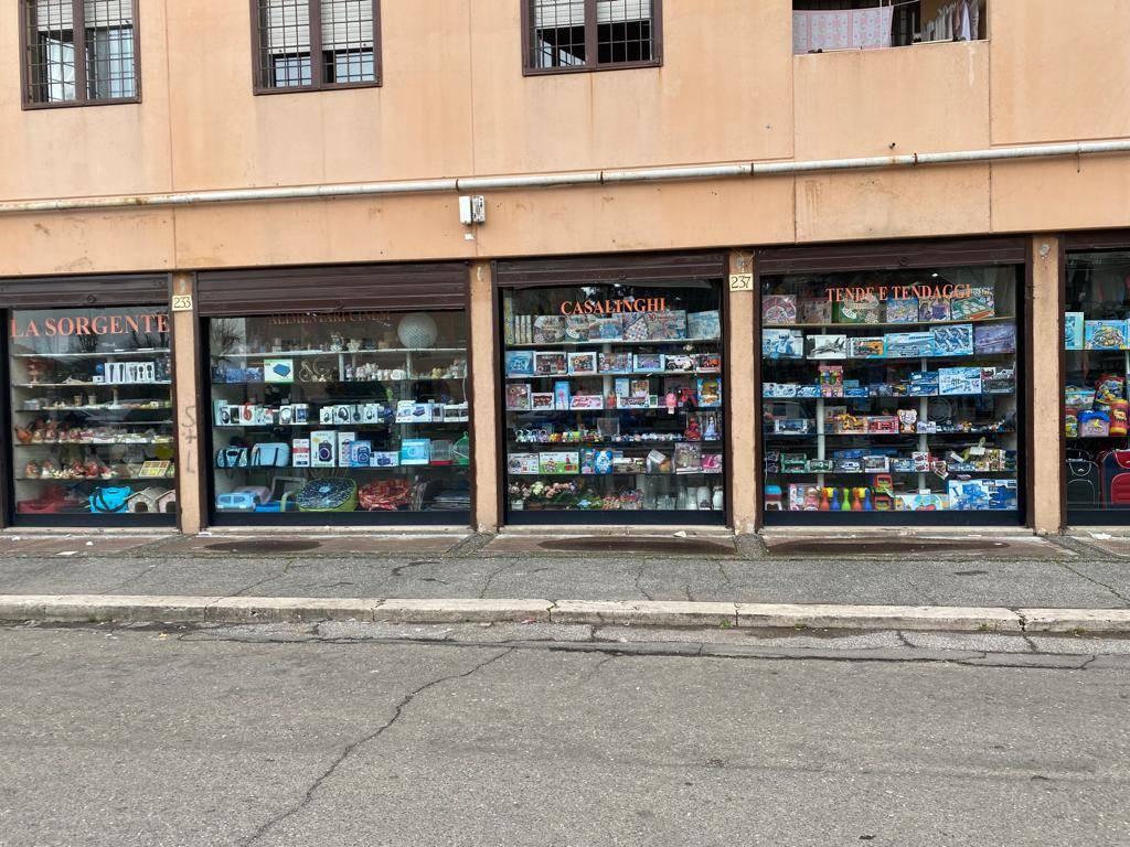 Negozio in Via Amico Aspertini 235, Roma, {3} - Foto 2