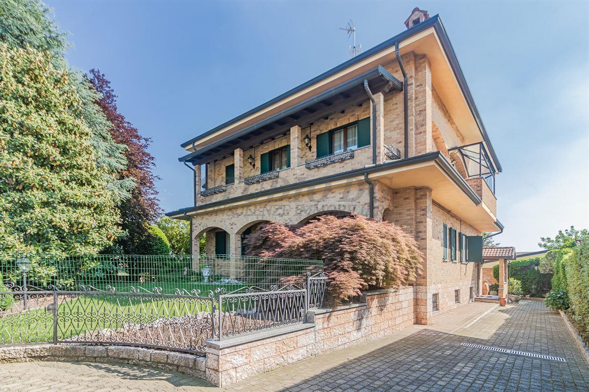 Villa bifamiliare in vendita a Limbiate
