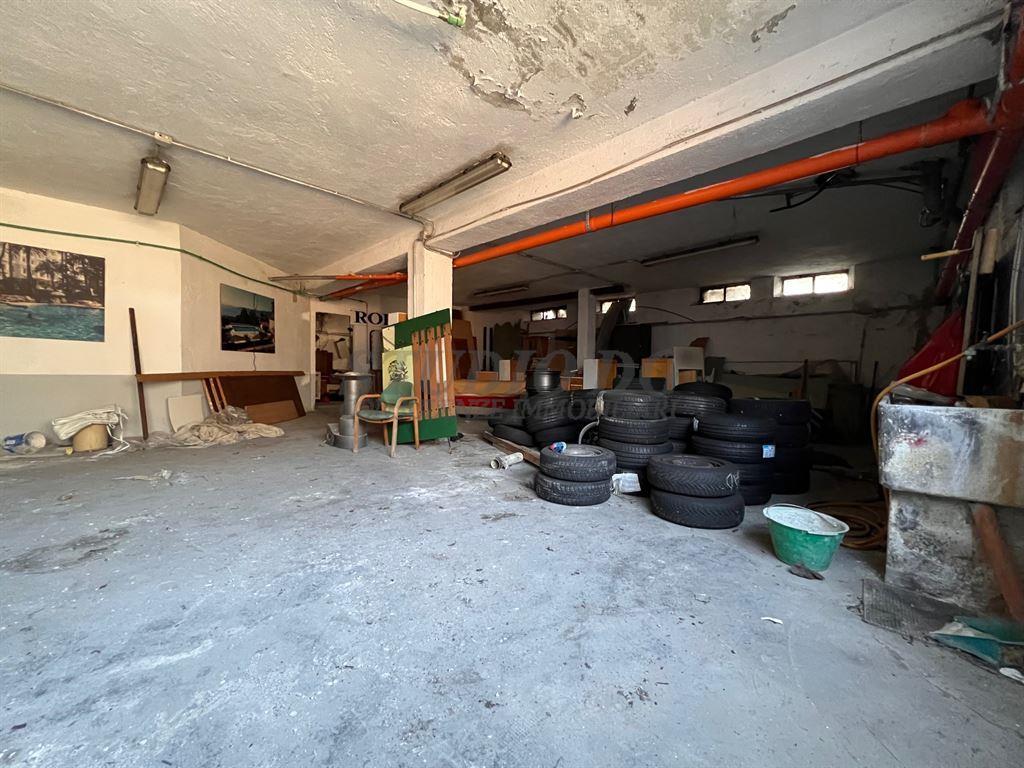Magazzino in Via Trieste, Limbiate, {3} - Foto 1