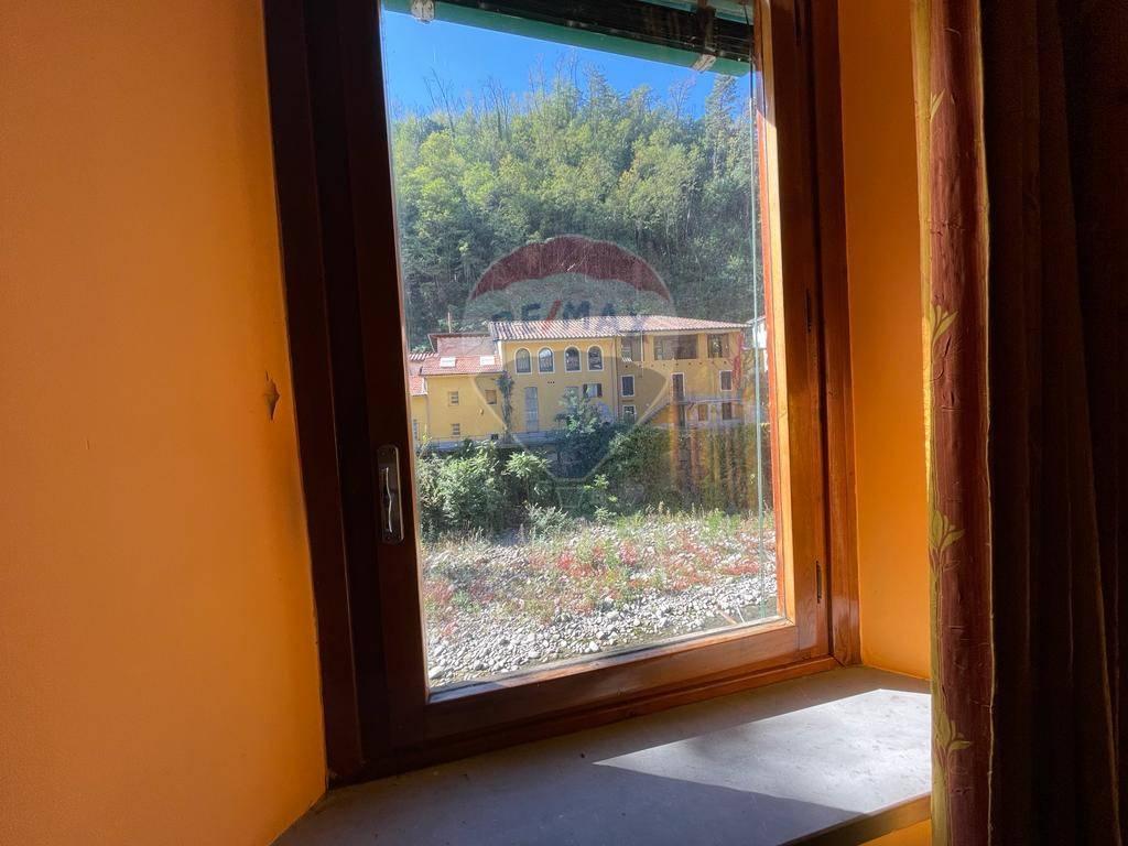 Esercizio commerciale in Via Vittorio Emanuele Ponte a Serraglio 37, Bagni Di Lucca, {3} - Foto 2