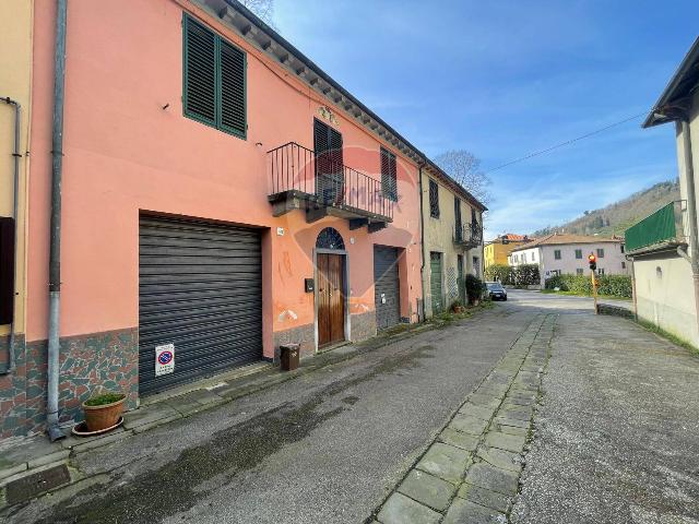 Casa indipendente in Via della Chiesa 47/51, Bagni di Lucca - Foto 1