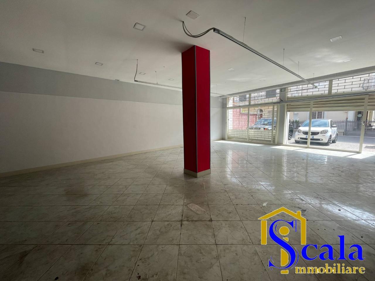 Locale commerciale in , San Prisco - Foto 1