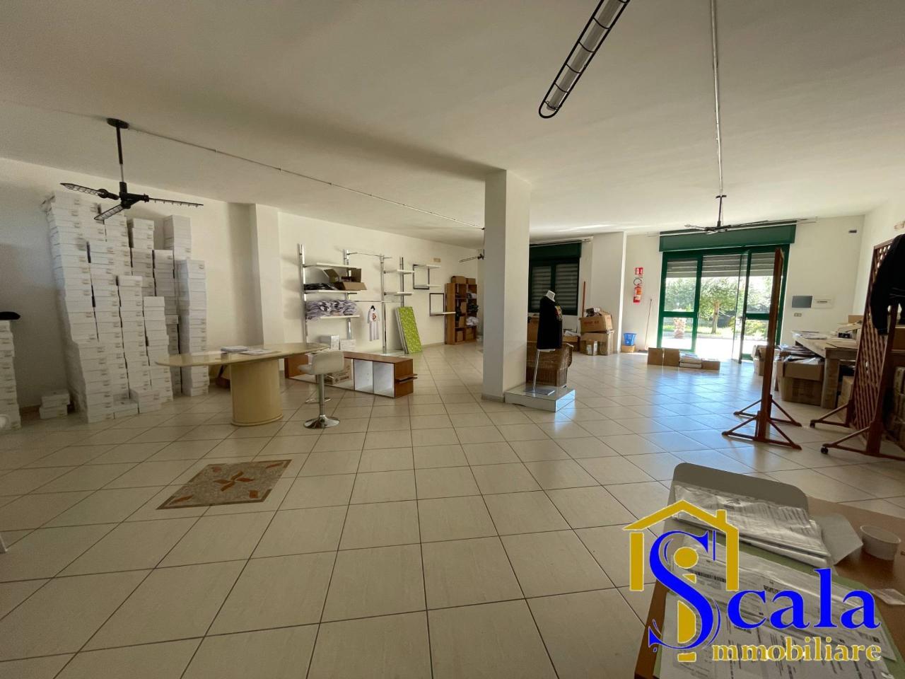 Locale commerciale in , Santa Maria Capua Vetere - Foto 1