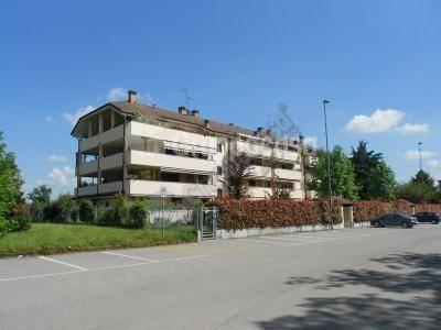 Garage or car box in Via G. l. Bernini 42, Magenta - Photo 1