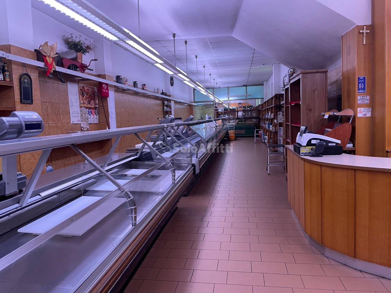 Negozio in Via Vincenzo Bellini, Busto Arsizio - Foto 1