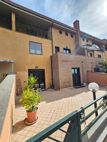 Terraced house in Via Vitagliano Rossetti 54, Caserta - Photo 1