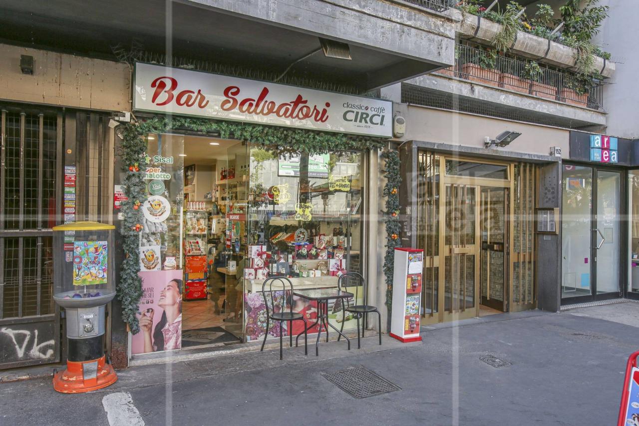 Esercizio commerciale in Via di Donna Olimpia 154, Roma, {3} - Foto 1