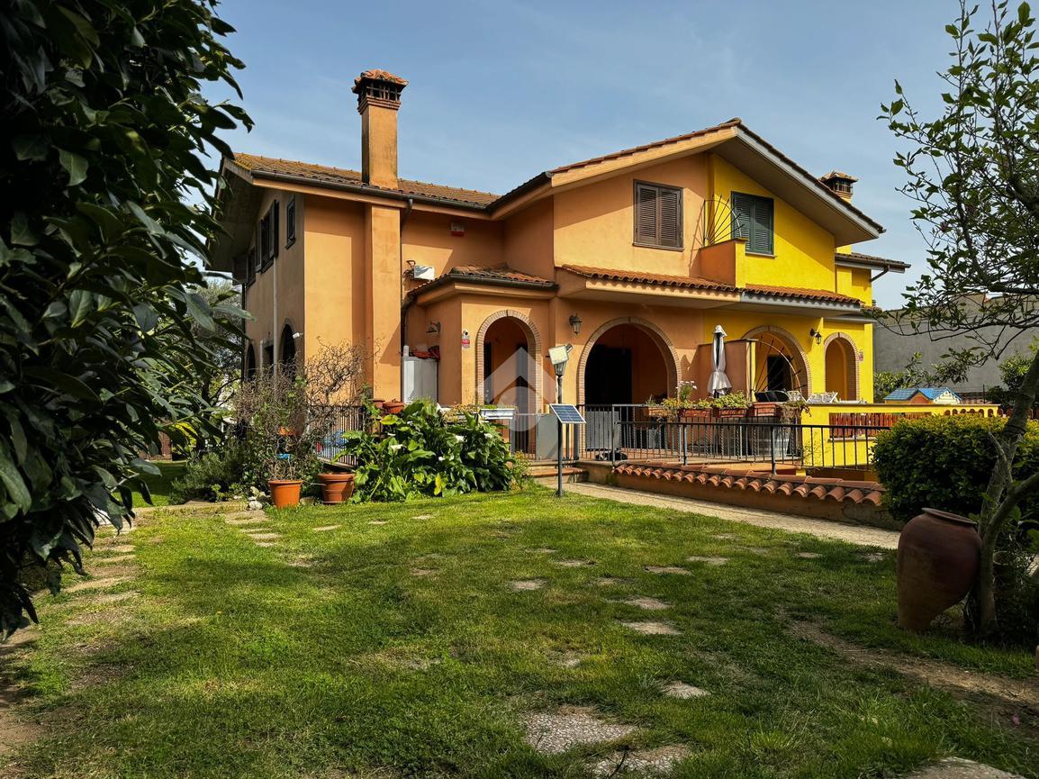 Villa in vendita a Anguillara Sabazia