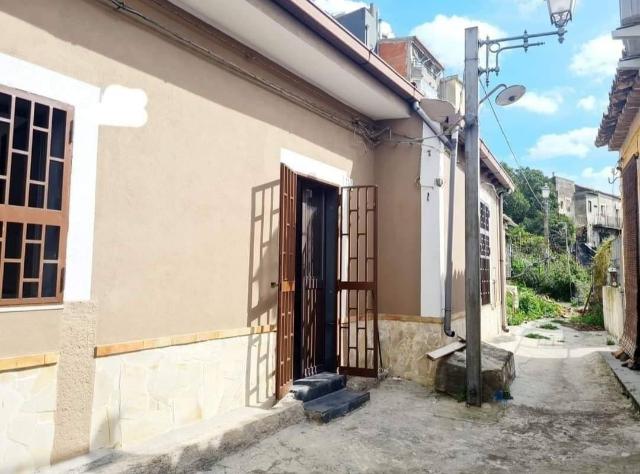 Casa indipendente in Via Amalfi, Motta Sant'Anastasia - Foto 1