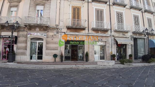 Shop in Piazza Pepe 54, Campobasso - Photo 1