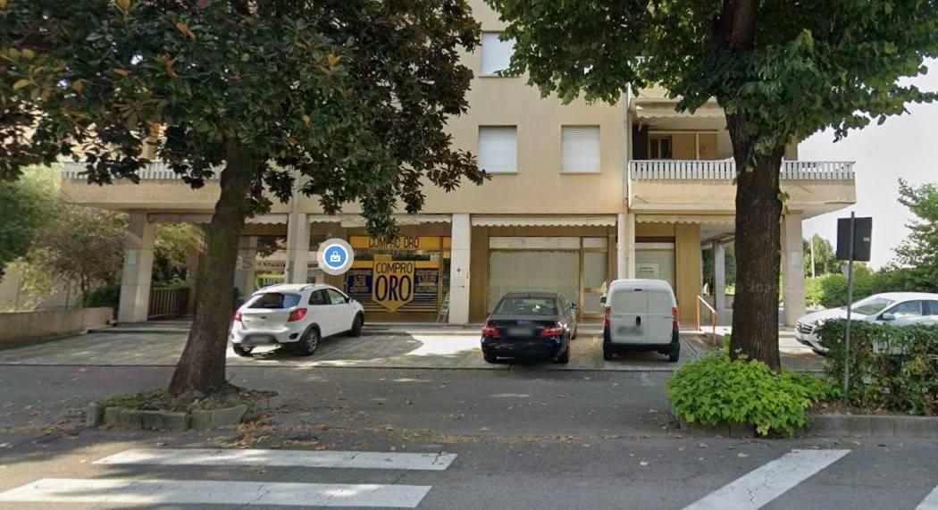 Negozio in Via Martiri Sfriso 10, Sacile, {3} - Foto 1