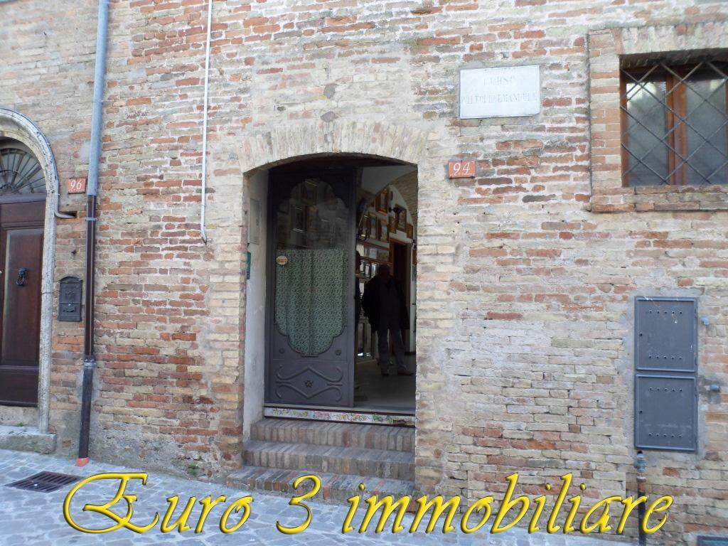 Locale commerciale in , Ripatransone, {3} - Foto 1