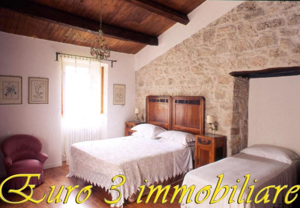 Locale commerciale in , Ascoli Piceno, {3} - Foto 1