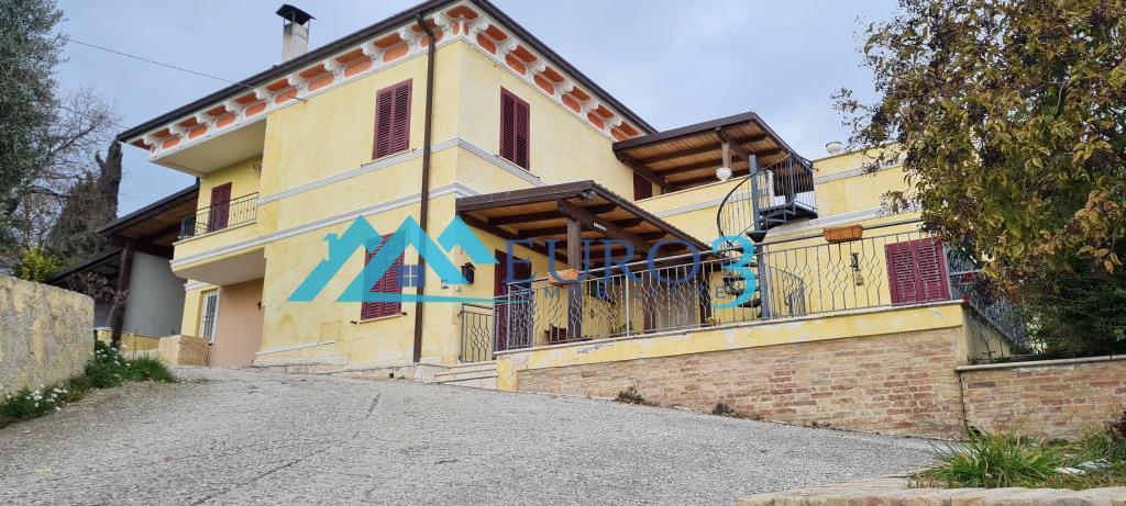 Villa unifamiliare in vendita a Monsampolo Del Tronto