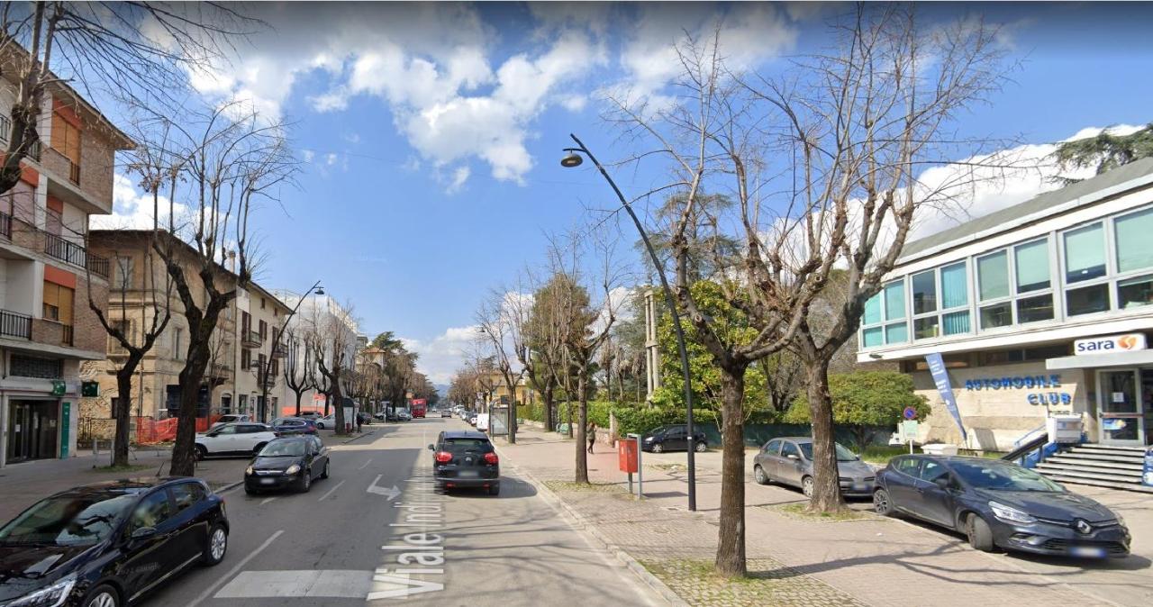 Locale commerciale in Viale Indipendenza, 57, Ascoli Piceno, {3} - Foto 1