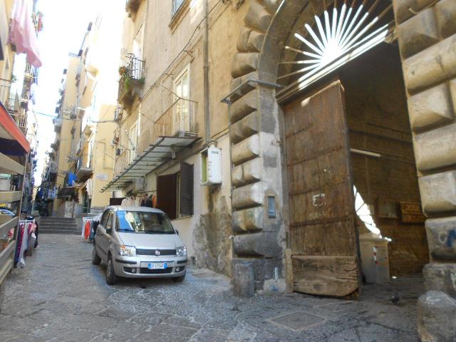 Magazzino in Salita Tarsia 115, Napoli - Foto 1