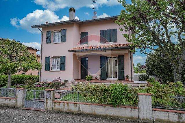 Detached house in Silvio Corbari 5, Ravenna - Photo 1