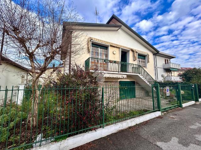 Villa in Via Salvo d'Acquisto, Padova - Foto 1