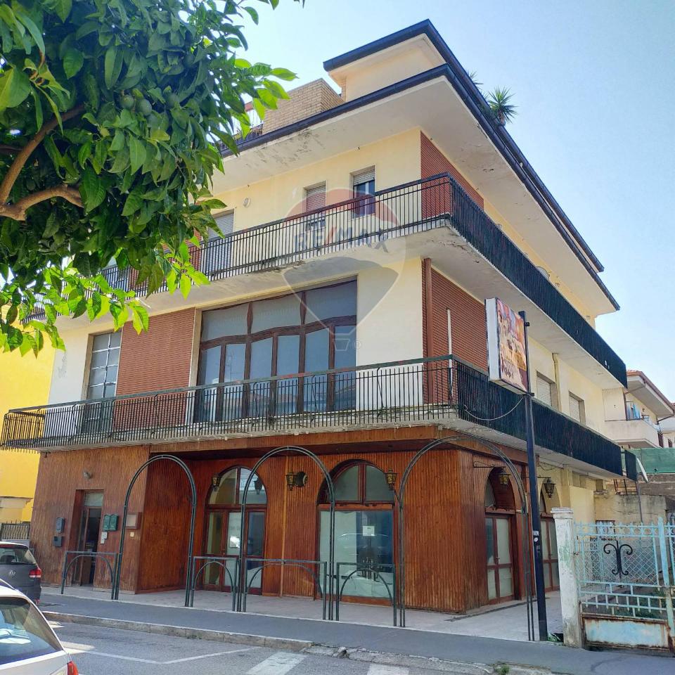 Albergo in Viale della Vittoria 158, Alba Adriatica, {3} - Foto 1