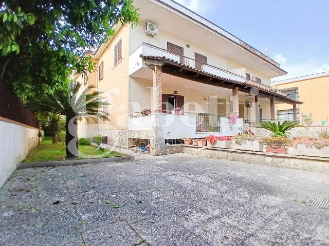 Two-family villa in Via Lago Patria 58, Giugliano in Campania - Photo 1