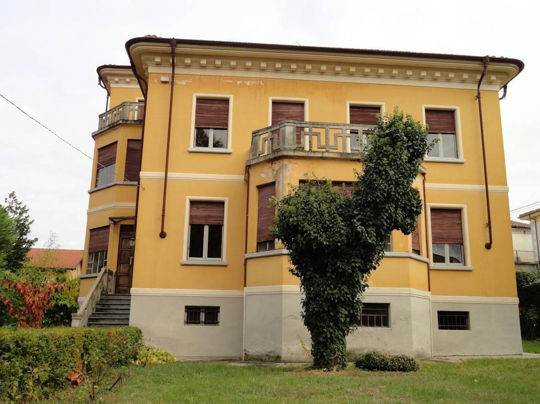 Villa in vendita a Canelli