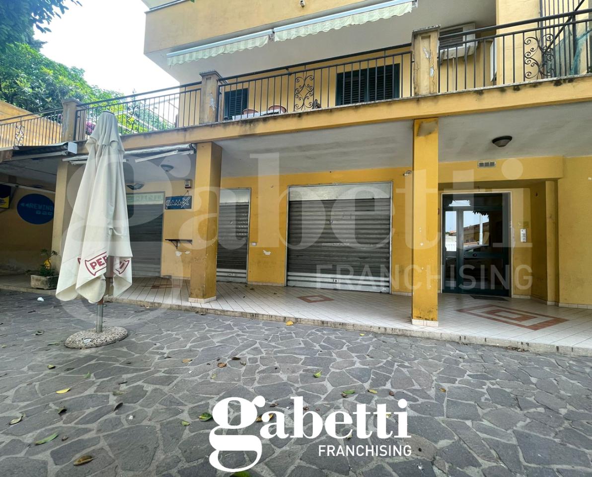Negozio in Viale Dante , Vitulazio, {3} - Foto 1