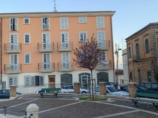 3-room flat in Piazza Camillo Benso di Cavour, Nereto - Photo 1