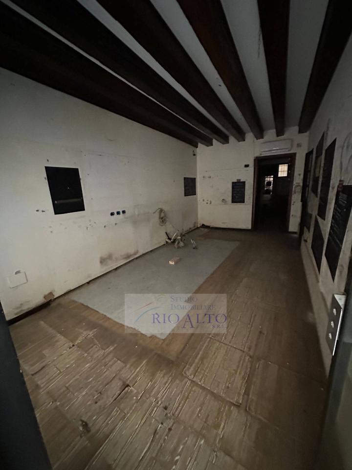 Esercizio commerciale in Sestiere Castello, Venezia, {3} - Foto 2