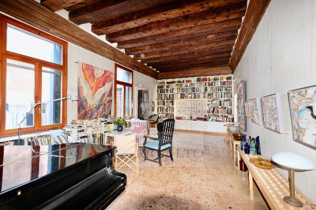 main gallery real estate image