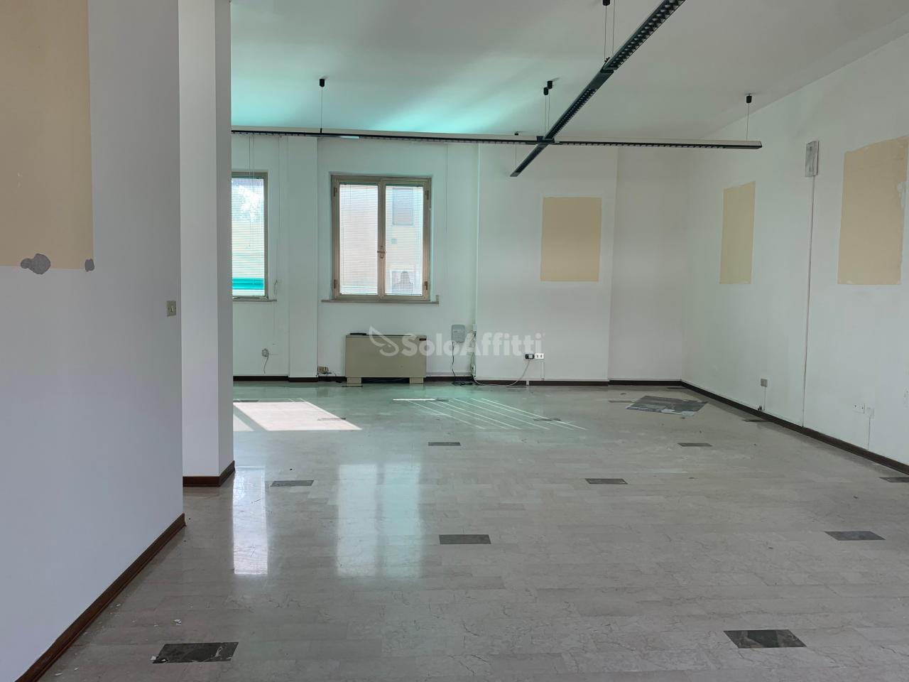Negozio in , Osimo, {3} - Foto 2