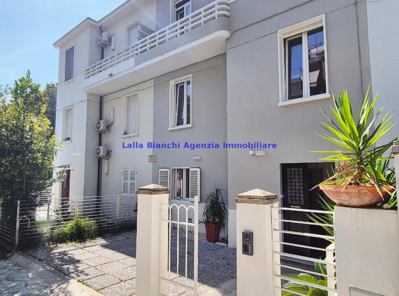 casa indipendente in vendita a Pesaro in zona Mare