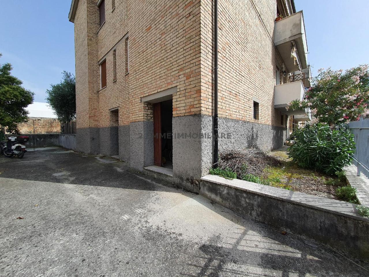 Magazzino in Via Cagliari 10, Ascoli Piceno, {3} - Foto 2