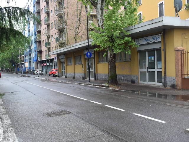 Negozio in Via 25 Aprile 57, Cinisello Balsamo - Foto 1