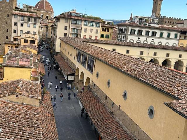 Shared office in Ponte Vecchio 2, Firenze - Photo 1