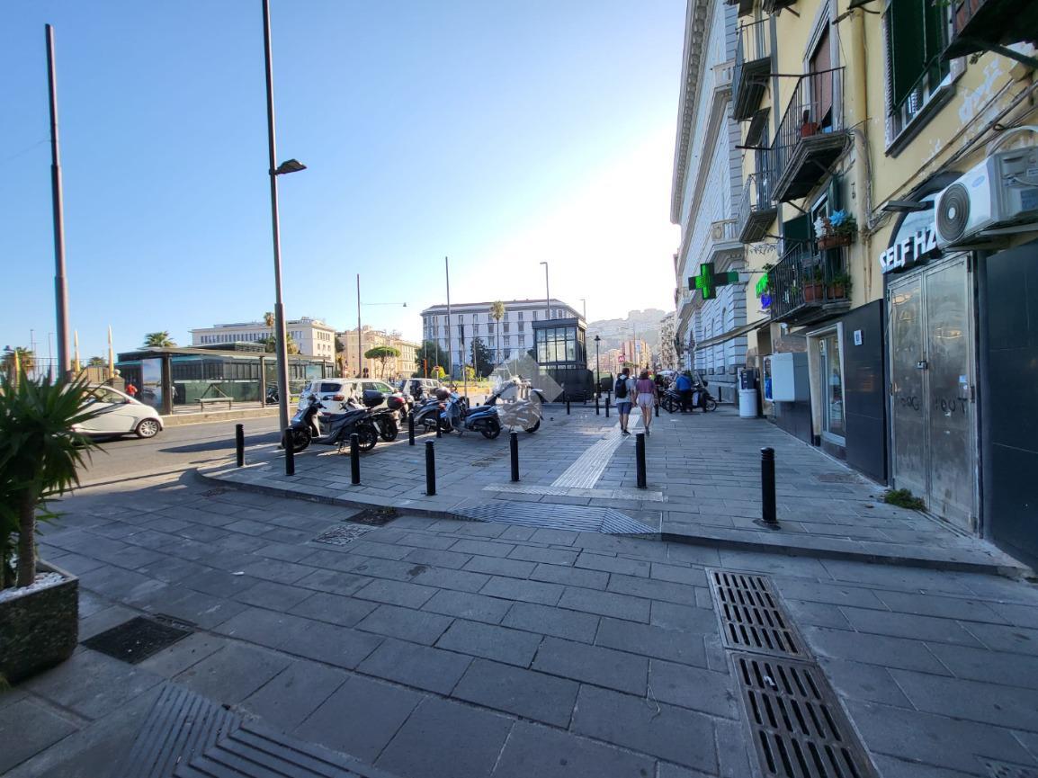 Negozio in Riviera di Chiaia 82, Napoli - Foto 1