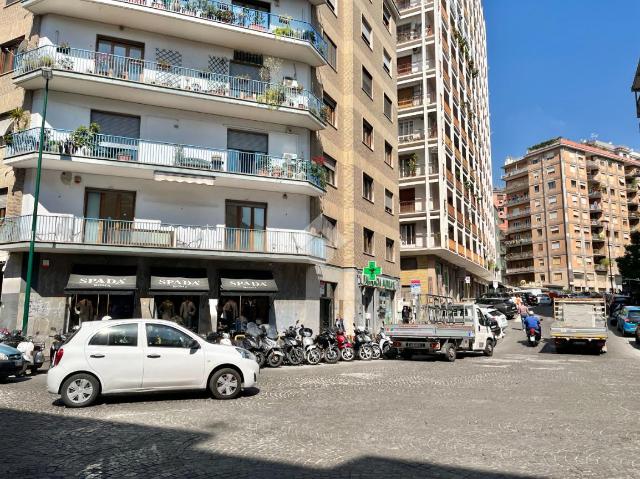 Geschäft in Via Vincenzo Arangio Ruiz 67, Napoli - Foto 1